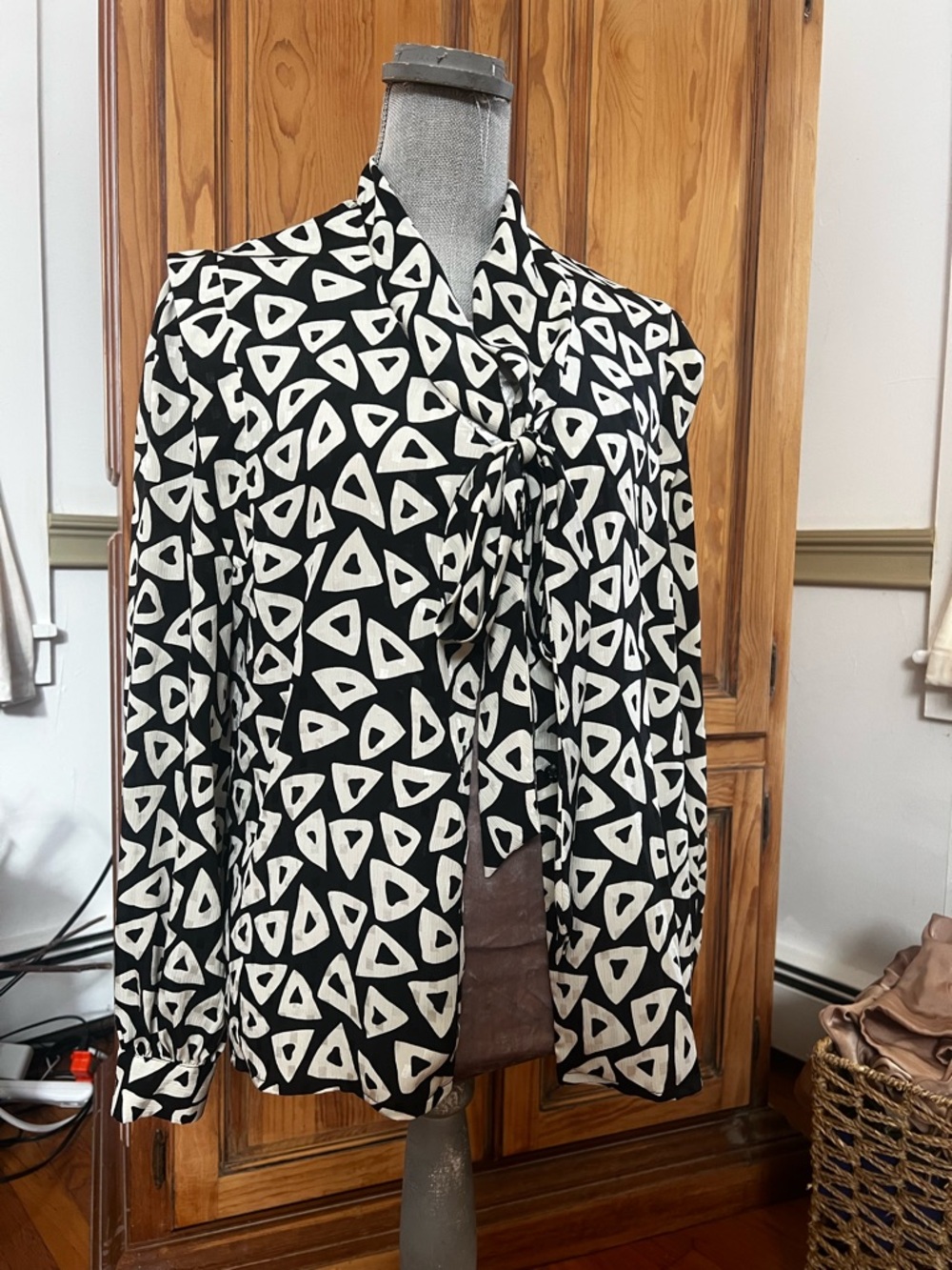 Jeremiah S vintage Black & White Geometric 2-piece set Tie-Neck Blouse & skirt